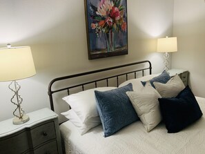 4 bedrooms, iron/ironing board, WiFi, bed sheets