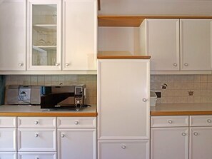 Frigorifero, lavastoviglie, pentole/stoviglie/utensili