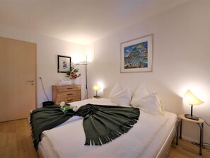 2 bedrooms, desk, iron/ironing board, WiFi - Chesa Lej by Interhome (Pontresina)