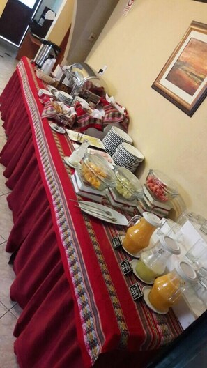 Desayuno buffet todos los días (con cargo) 