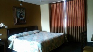 Junior-Studiosuite, 1 King-Bett | Kostenloses WLAN, Bettwäsche, Rollstuhlgeeignet