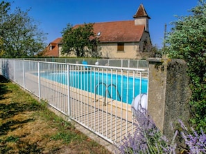 Una piscina cubierta
