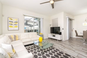 Stadtwohnung, 4 Schlafzimmer | Wohnzimmer | Fernseher