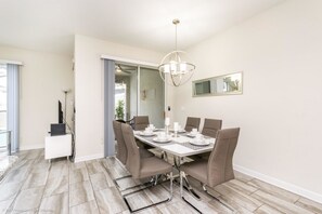 Dining - Storey Lake 3081 (Kissimmee)