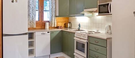 ثلاجة، ميكروويف، غسالة أطباق، مستلزمات طهي/أطباق/أوعية