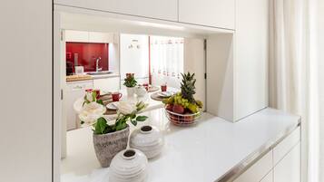 Apartamento urbano, 2 quartos | Cozinha privada | Geladeira, micro-ondas, cooktop, lava-louças