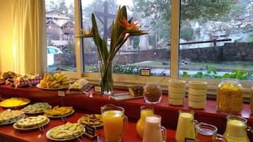 Free daily buffet breakfast