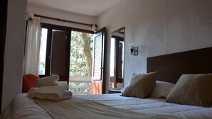 Kamar Double Standar | Brankas, Wi-Fi gratis, dan seprai linen