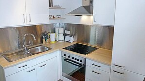 冷蔵庫、電子レンジ、オーブン、食器洗い機