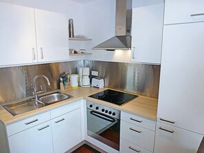 Kühlschrank, Mikrowelle, Ofen, Geschirrspüler