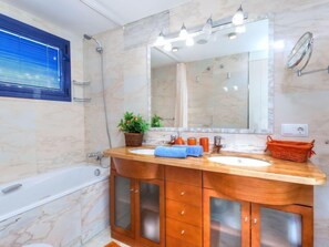Hair dryer, towels - Crystal by Interhome (Playa de Aro)