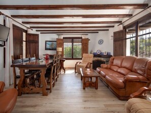 Télévision, cheminée