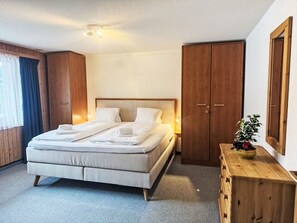 1 slaapkamer, een bureau, wifi