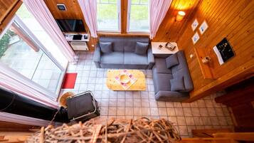 Fernseher, Kamin, DVD-Player