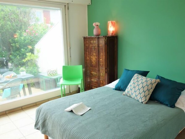 1 bedroom, iron/ironing board, free Internet