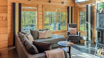 Televisio, DVD-soitin, kirjoja