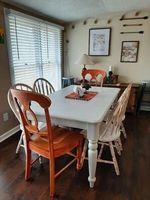 Dining - The South River Cottage (Stockbridge)