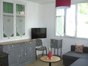 Flat-screen TV, fireplace - Maison Les Oies by Interhome (Blot-l'Eglise)