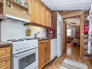 Refrigerador, microondas, lavavajillas, utensilios de cocina