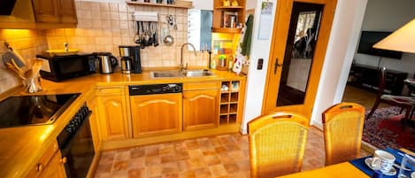 Refrigerador, microondas, horno y lavavajillas