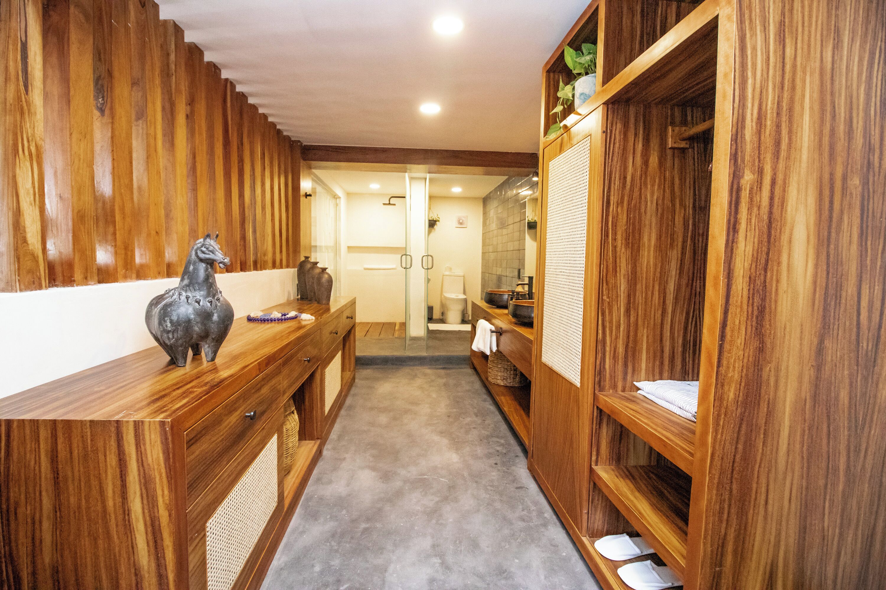 presidential suite, hot tub, oceanfront | 1 bedroom, minibar, in-room safe, soundproofing