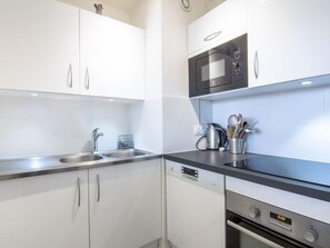 Réfrigérateur, micro-ondes, four, lave-vaisselle