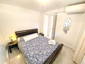 2 slaapkamers, een bureau, een strijkplank/strijkijzer, internet