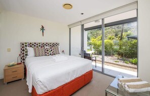 2 bedrooms, Internet, bed sheets - Blue on Blue Apartment 1015, 123 Sooning Stre-BOM (Nelly Bay)