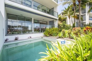 Pool - Blue on Blue Apartment 1015, 123 Sooning Stre-BOM (Nelly Bay)