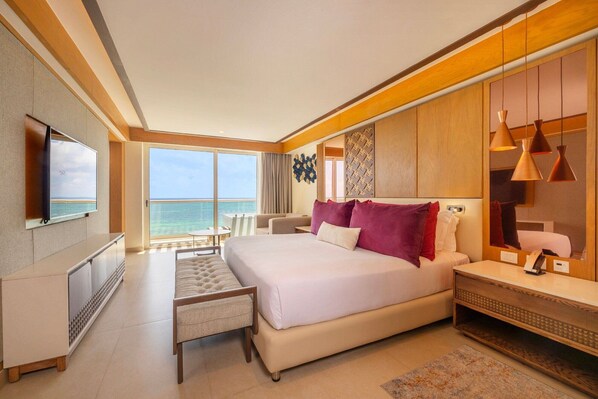 Premium bedding, memory foam beds, free minibar, in-room safe - Senator Riviera Cancun  Spa Resort (Puerto Morelos)