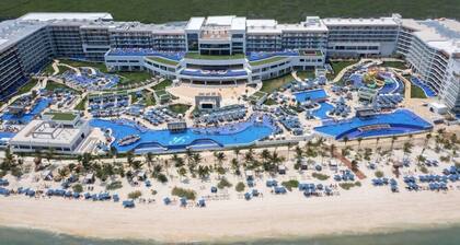 Senator Riviera Cancun Spa Resort