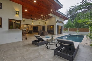 Outdoor pool - Sleeps 8, Brand New, private pool, steps from beach, dining and shopping (Dominical)