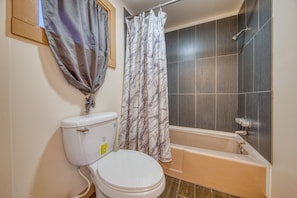 Standard Room, 2 Queen Beds | Bathroom | Hair dryer, towels
