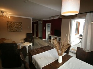 Apartemen | Ruang keluarga | TV