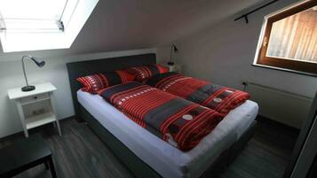 Apartment | 2 bedrooms, desk, free WiFi, bed sheets