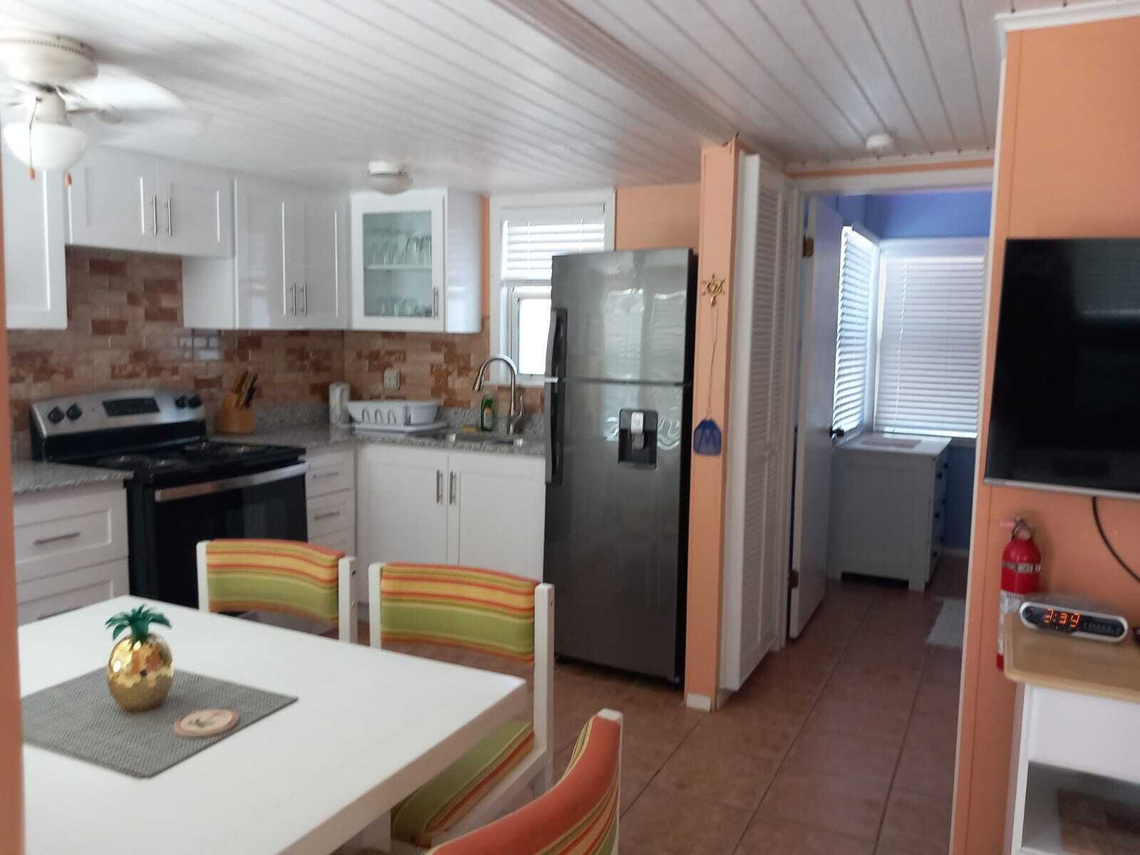 冰箱、微波炉、烤箱、炉灶