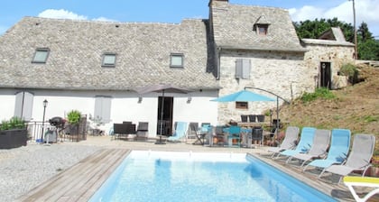Homerez - Villa en Vieillevie + piscina privada
