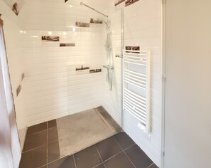 Shower, towels