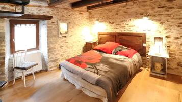 4 bedrooms, iron/ironing board, travel crib, free WiFi