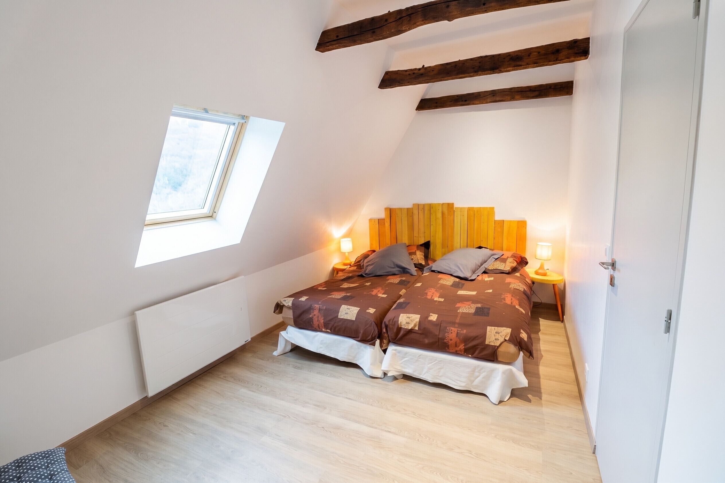 4 slaapkamers, een strijkplank/strijkijzer, reisbedje, gratis wifi