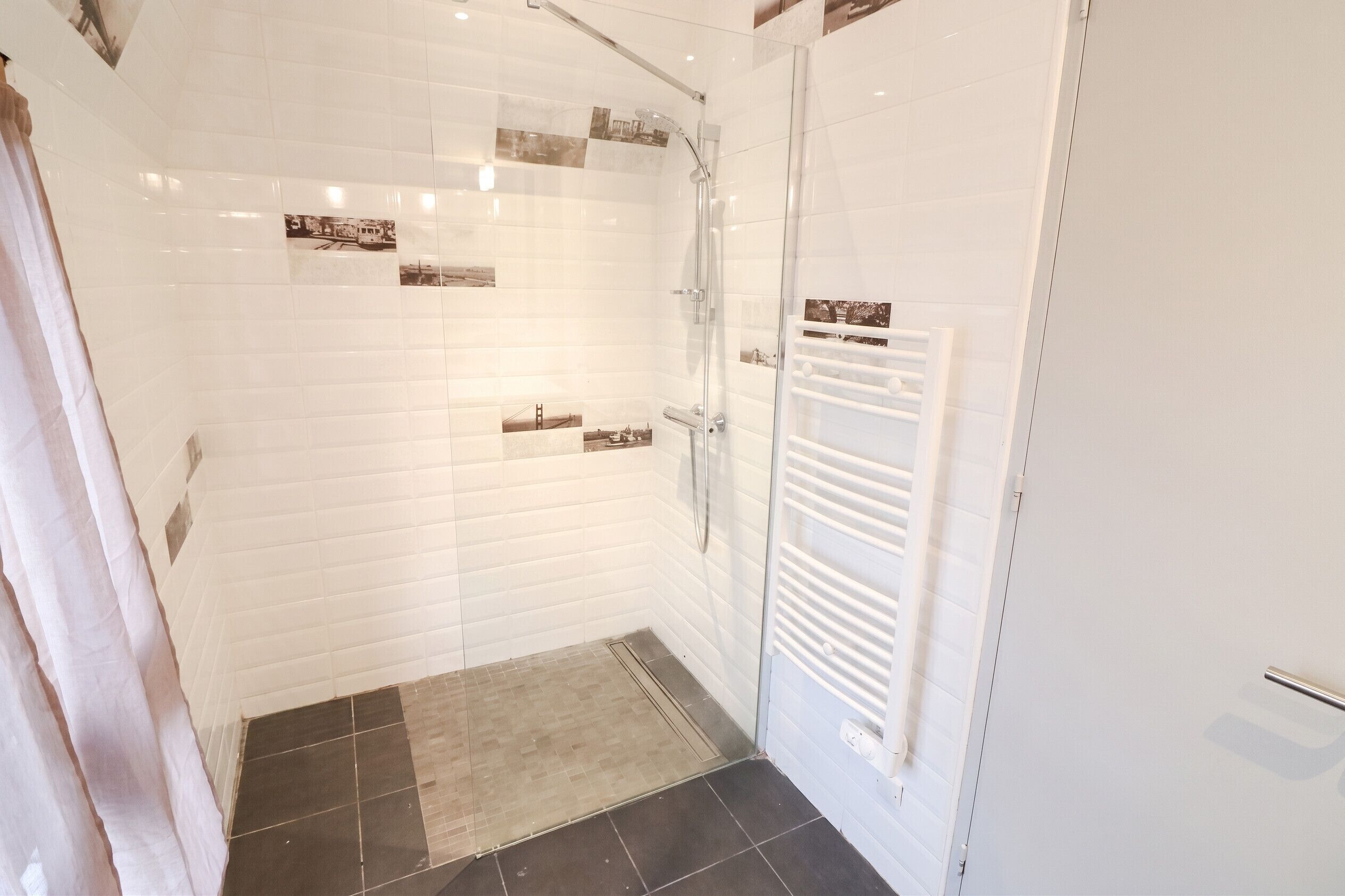 Shower, towels