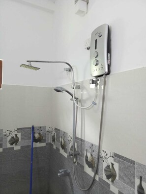 Comfort Room | Bathroom | Shower, hydromassage showerhead
