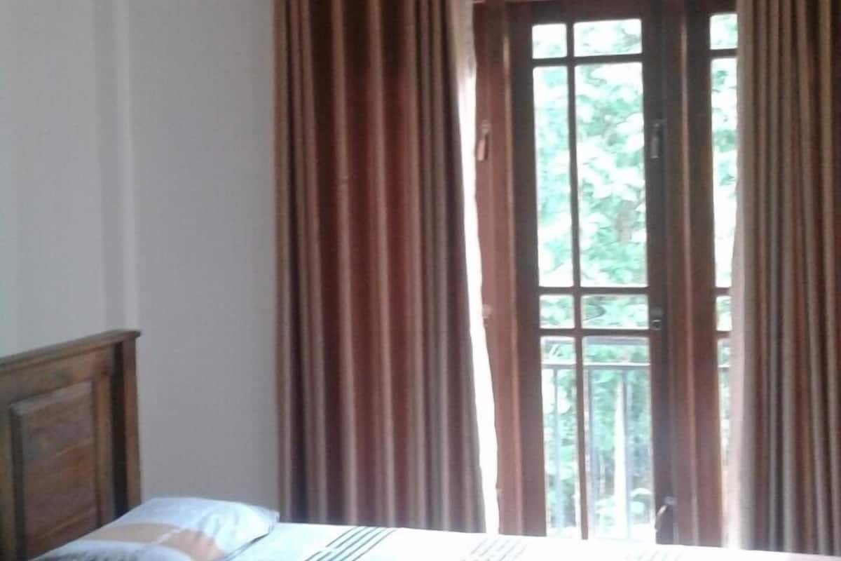 2 bedrooms, blackout drapes, iron/ironing board, free WiFi