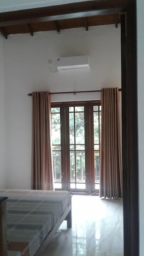2 bedrooms, blackout drapes, iron/ironing board, free WiFi