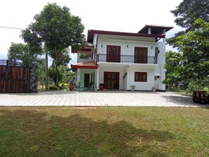 Exterior - White House Holiday Home (Maspotha)