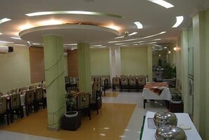 Restaurant - Hotel Galaxy (Dehradun)