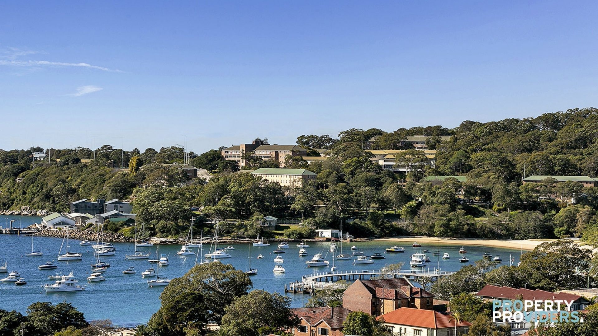 Charming top floor apartment with harbour views - pets welcome! — image 4