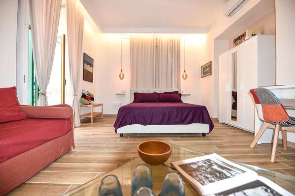 Egyptian cotton sheets, premium bedding, down comforters - B&B CasaZeni (Naples)