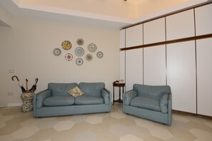 Lobby sitting area - B&B CasaZeni (Naples)