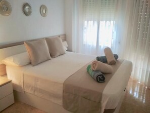 2 bedrooms, iron/ironing board, WiFi, bed sheets